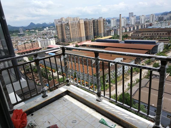 陽臺(tái)護(hù)欄材質(zhì)有哪些? 陽臺(tái)護(hù)欄材質(zhì)有哪些?