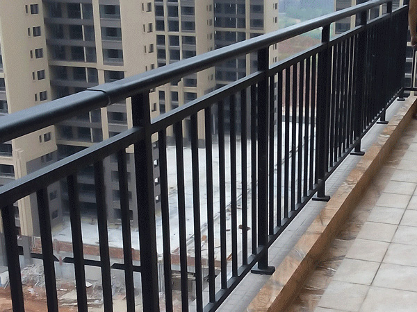 陽臺護(hù)欄多少錢一米？