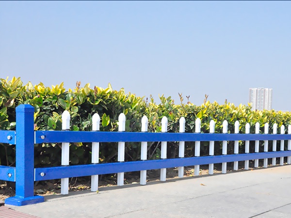 別墅草坪護(hù)欄圖片