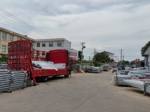 金用護(hù)欄2020年8月7日陽臺(tái)玻璃護(hù)欄裝車發(fā)貨！