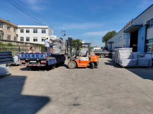 金用護(hù)欄2020年8月15日鋅鋼陽(yáng)臺(tái)護(hù)欄裝車發(fā)貨！