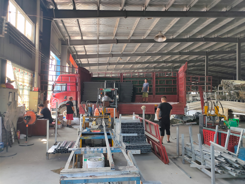 金用護欄2020年8月18日鋅鋼窗戶護欄裝車發(fā)貨! 金用護欄2020年8月18日鋅鋼窗戶護欄裝車發(fā)貨!