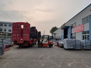 金用護欄2020年8月21日鋁合金百葉窗裝車發貨！