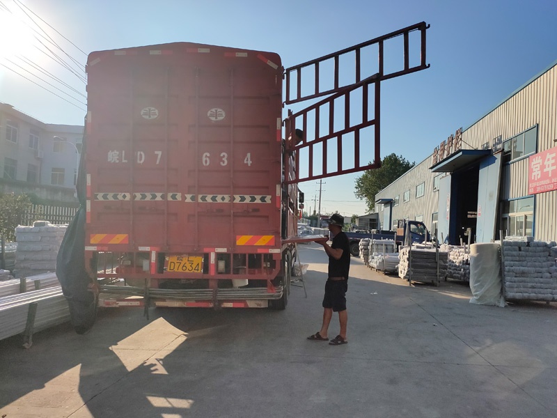 金用護(hù)欄2020年8月27日鋅鋼圍墻護(hù)欄發(fā)貨! 金用護(hù)欄2020年8月27日鋅鋼圍墻護(hù)欄發(fā)貨!