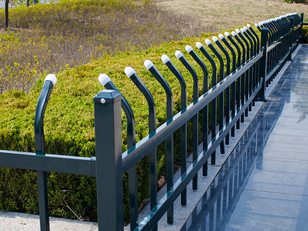 選擇鋅鋼柵欄廠(chǎng)家,這三點(diǎn)很重要! 選擇鋅鋼柵欄廠(chǎng)家,這三點(diǎn)很重要!