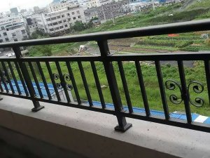 為什么大家喜歡采購鋅鋼陽臺護欄？原因在這里！