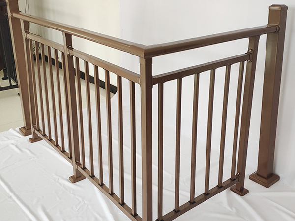 鋅鋼護欄表面是噴漆好還是噴塑好？