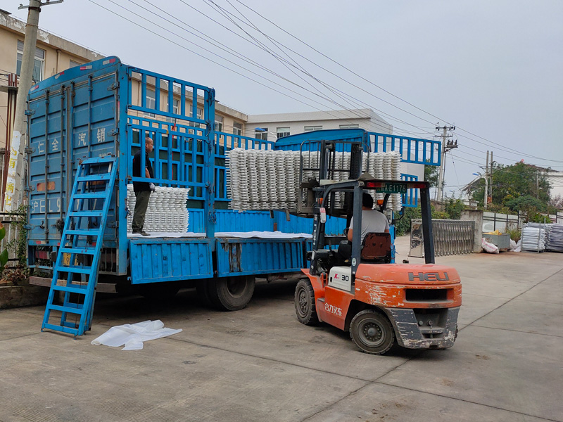 金用護欄2020年9月22日鋅鋼草坪護欄發貨！