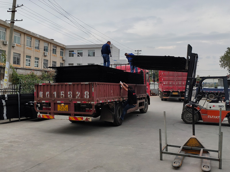 金用護(hù)欄2020年10月14日鋅鋼圍墻護(hù)欄發(fā)貨! 金用護(hù)欄2020年10月14日鋅鋼圍墻護(hù)欄發(fā)貨!