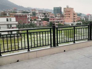 為什么建議大家選鋅鋼陽臺護欄而不選鐵藝或不銹鋼,原因在這里! 為什么建議大家選鋅鋼陽臺護欄而不選鐵藝或不銹鋼,原因在這里!