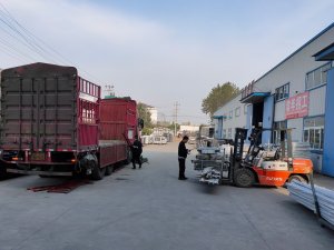 金用護欄2020年10月21日鋅鋼陽臺護欄裝車發(fā)貨！