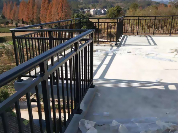 陽臺護欄哪里有賣的? 陽臺護欄哪里有賣的?