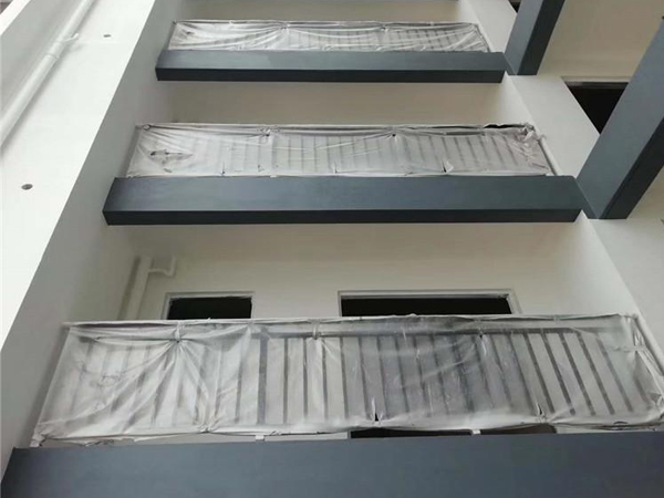 選擇鋅鋼陽臺護欄三大理由！