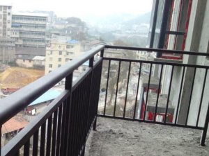 鋁合金護(hù)欄和鋅鋼護(hù)欄有什么不同？