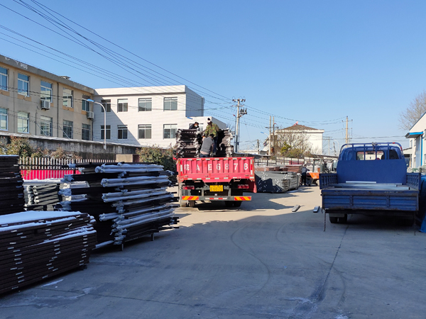 金用護(hù)欄2020年12月30日上午鋅鋼樓梯扶手發(fā)貨! 金用護(hù)欄2020年12月30日上午鋅鋼樓梯扶手發(fā)貨!