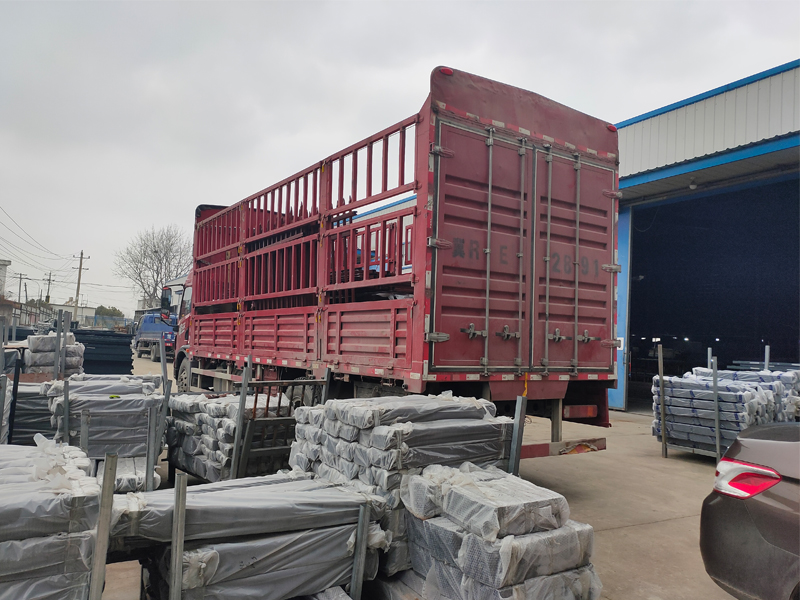 金用護(hù)欄2021年3月12日鋁合金百葉窗發(fā)貨! 金用護(hù)欄2021年3月12日鋁合金百葉窗發(fā)貨!