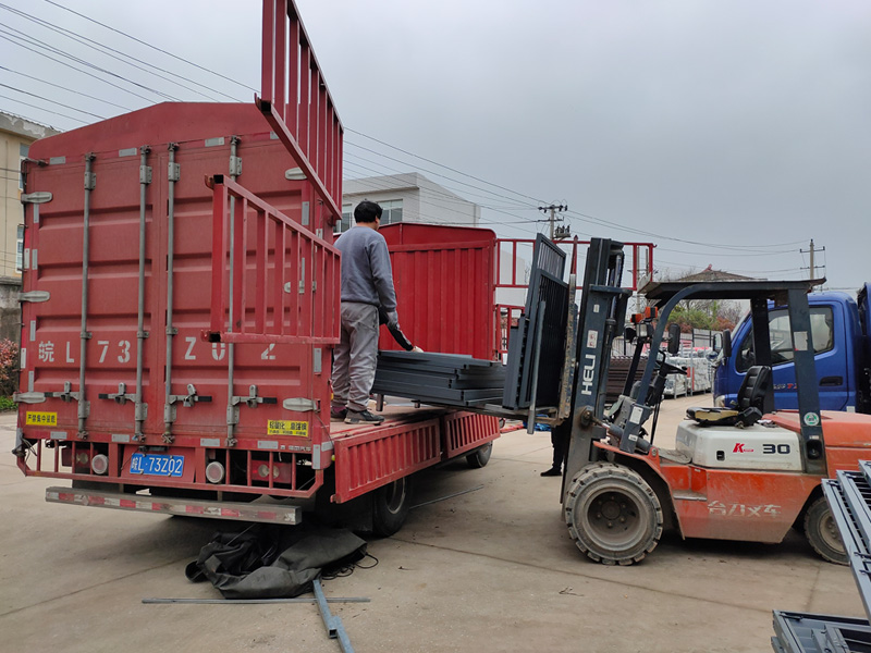 金用護欄2021年4月2日鋁合金百葉窗發貨！