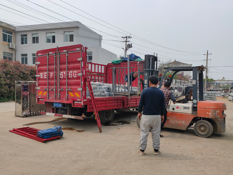 金用護欄2021年4月13日鋅鋼欄桿發(fā)貨! 金用護欄2021年4月13日鋅鋼欄桿發(fā)貨!