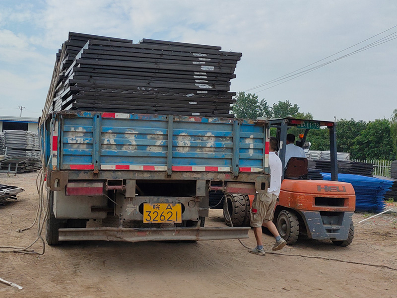 金用護欄2021年7月13日鋅鋼百葉窗發貨！