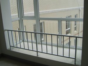 飄窗護(hù)欄廠家選擇時需要注意些什么？