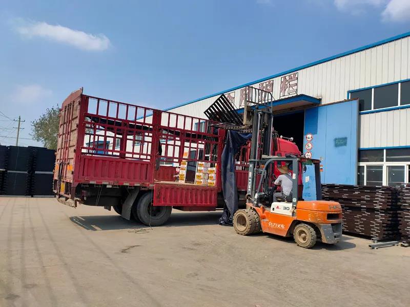 金用護(hù)欄2021年9月18日鋅鋼百葉窗發(fā)貨！