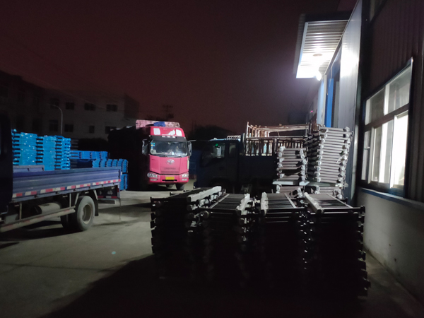 金用護欄2021年10月21日鋅鋼樓梯欄桿發貨! 金用護欄2021年10月21日鋅鋼樓梯欄桿發貨!