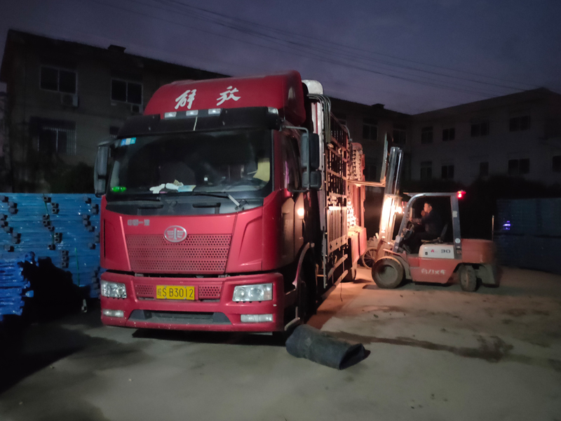 金用護欄2021年10月22日鋅鋼連廊欄桿發貨！