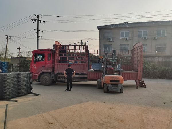 金用護欄2021年11月3日鋅鋼百葉窗發貨! 金用護欄2021年11月3日鋅鋼百葉窗發貨!