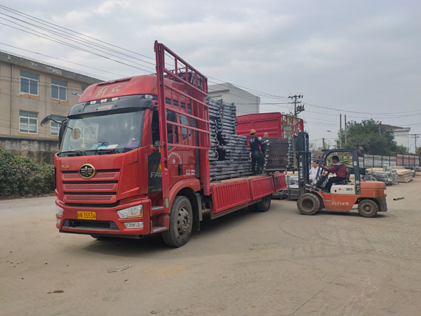 金用護(hù)欄2021年11月9日鋅鋼陽(yáng)臺(tái)欄桿發(fā)貨！