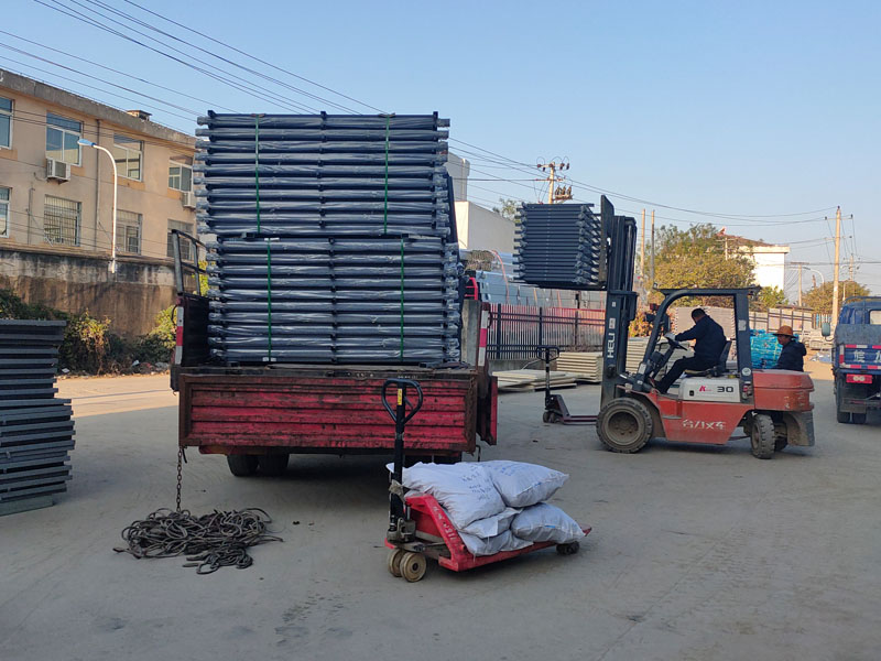 金用護(hù)欄2021年12月2日鋁合金陽臺護(hù)欄發(fā)貨! 金用護(hù)欄2021年12月2日鋁合金陽臺護(hù)欄發(fā)貨!