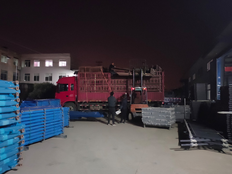 金用護欄2021年12月15日鋁合金百葉窗裝車發貨! 金用護欄2021年12月15日鋁合金百葉窗裝車發貨!