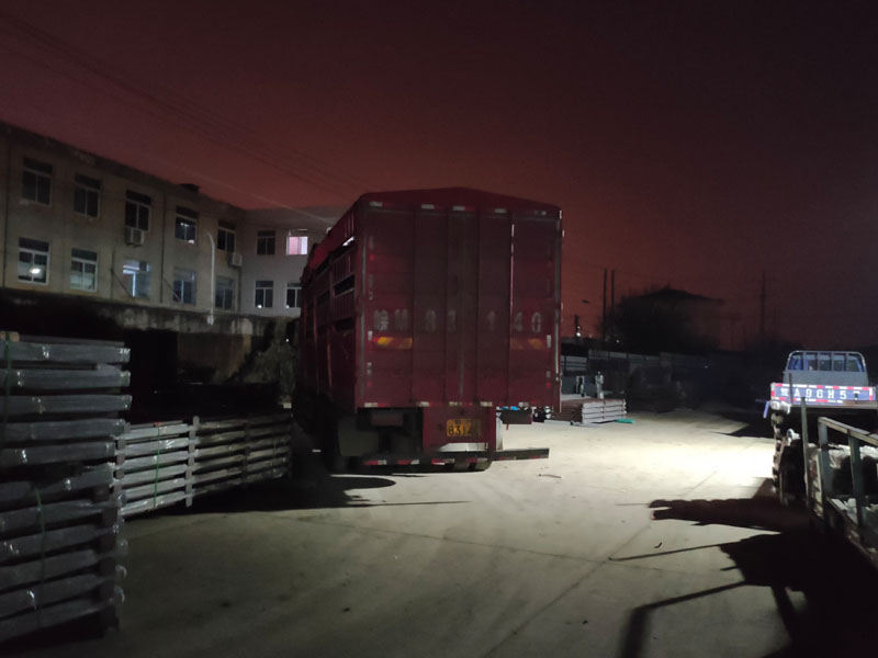 金用護欄2022年1月14日鋅鋼陽臺欄桿裝車發(fā)貨! 金用護欄2022年1月14日鋅鋼陽臺欄桿裝車發(fā)貨!