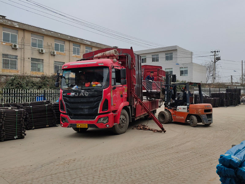 金用護(hù)欄2022年2月28日鋅鋼百葉窗裝車(chē)發(fā)貨！