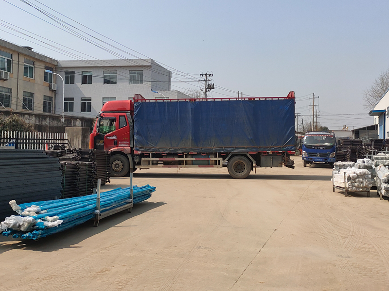 金用護欄2022年3月3日鋅鋼百葉窗裝車發(fā)貨! 金用護欄2022年3月3日鋅鋼百葉窗裝車發(fā)貨!