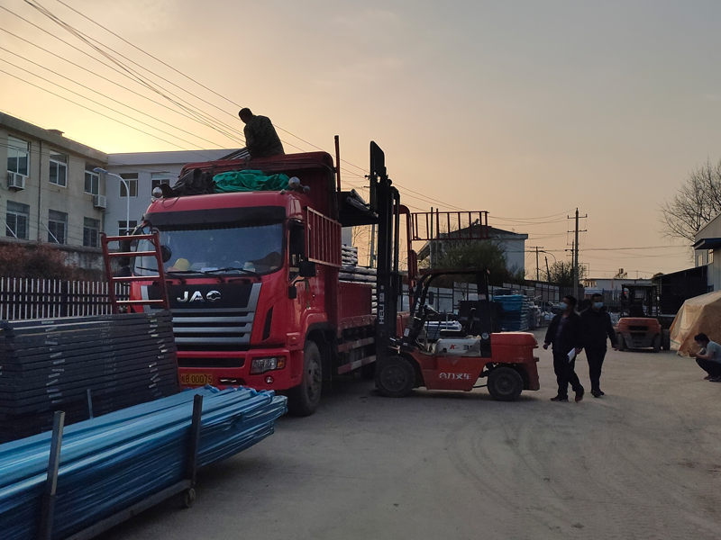 金用護(hù)欄2022年3月31日鋅鋼陽臺護(hù)欄裝車發(fā)貨! 金用護(hù)欄2022年3月31日鋅鋼陽臺護(hù)欄裝車發(fā)貨!