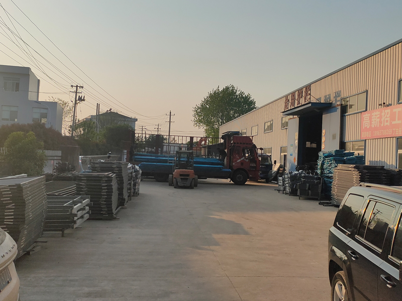 金用護欄2022年4月11日鋅鋼組裝欄桿裝車發(fā)貨！