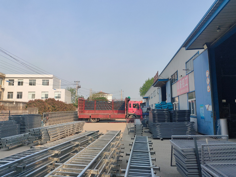 金用護欄2022年4月12日鋅鋼百葉窗裝車發貨! 金用護欄2022年4月12日鋅鋼百葉窗裝車發貨!