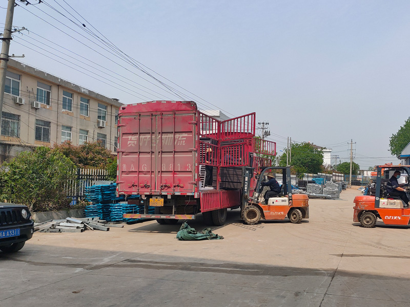 金用護欄2022年4月22日鋅鋼百葉窗裝車發貨! 金用護欄2022年4月22日鋅鋼百葉窗裝車發貨!