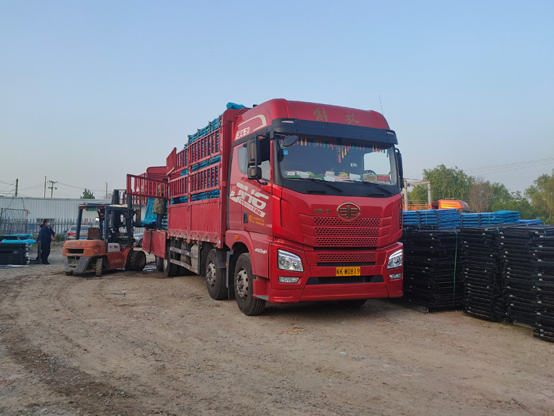 金用護欄2022年4月25日鋅鋼陽臺護欄裝車發(fā)貨! 金用護欄2022年4月25日鋅鋼陽臺護欄裝車發(fā)貨!