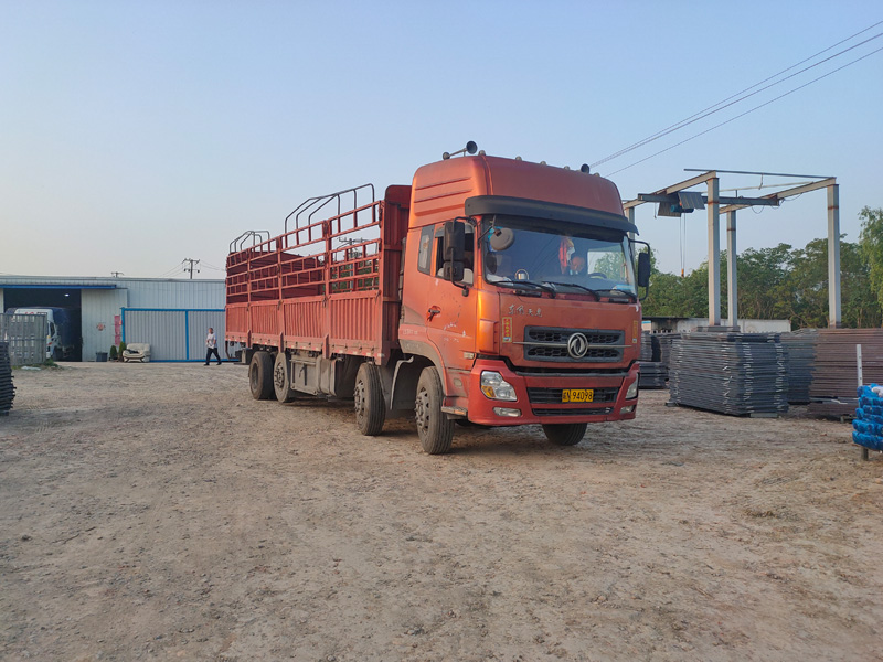 金用護(hù)欄2022年4月26日鋅鋼護(hù)窗欄桿裝車發(fā)貨！