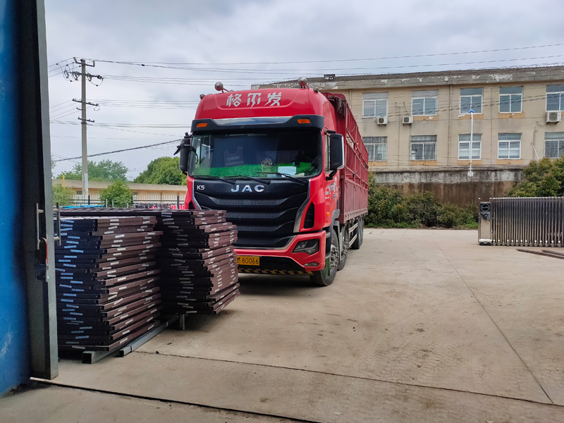 金用護欄2022年5月9日鋁合金百葉窗裝車發貨！