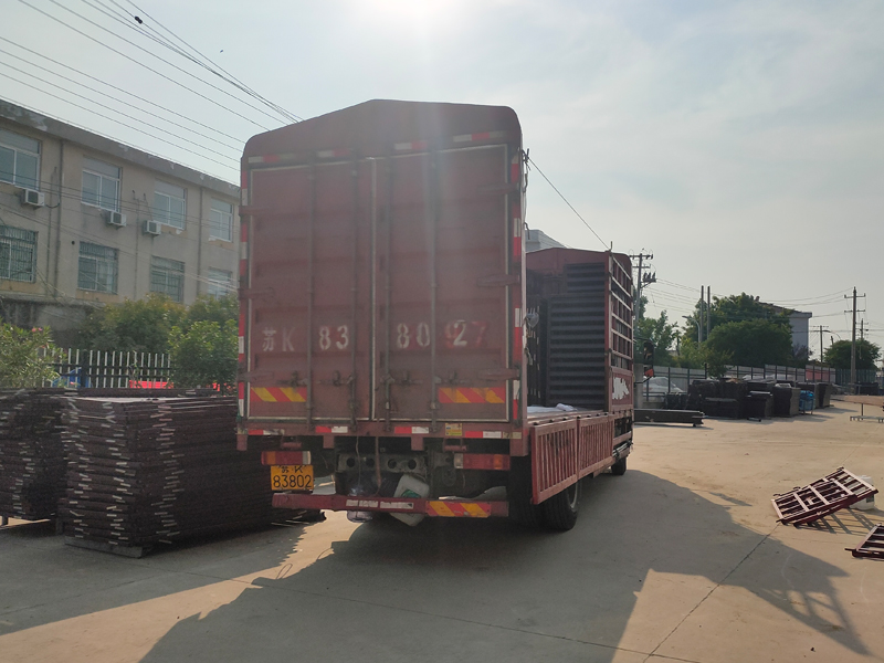 金用護欄2022年5月13日鋅鋼百葉窗裝車發(fā)貨! 金用護欄2022年5月13日鋅鋼百葉窗裝車發(fā)貨!