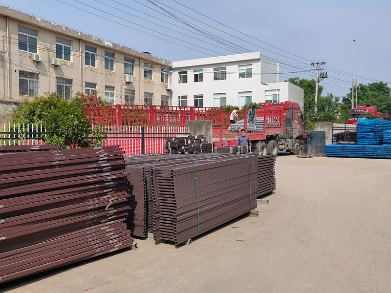 金用護(hù)欄2022年5月23日鋅鋼飄窗欄桿裝車發(fā)貨! 金用護(hù)欄2022年5月23日鋅鋼飄窗欄桿裝車發(fā)貨!