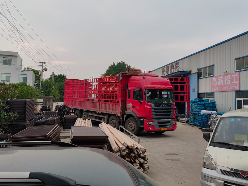 金用護(hù)欄2022年6月8日鋅鋼護(hù)欄裝車發(fā)貨! 金用護(hù)欄2022年6月8日鋅鋼護(hù)欄裝車發(fā)貨!