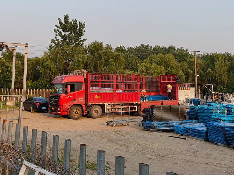 金用護欄2022年6月10日鋅鋼組裝式護欄裝車發貨！