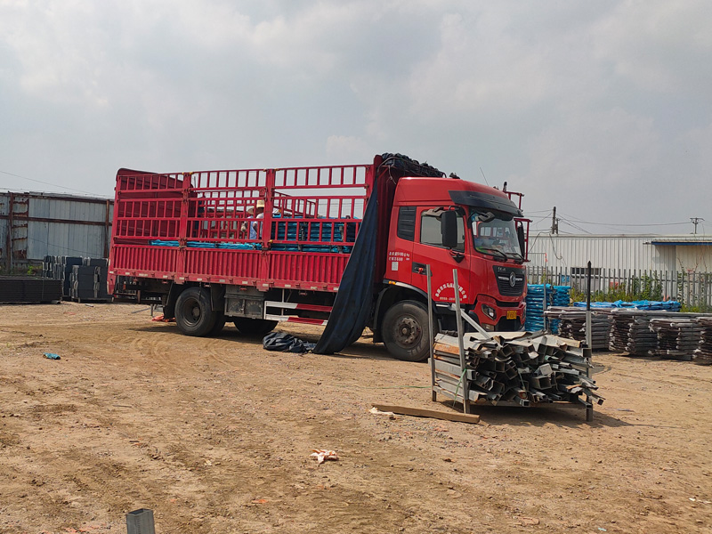 金用護欄2022年6月17日鋅鋼陽臺欄桿裝車發貨！