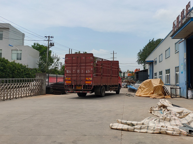 金用護(hù)欄2022年6月27日鋅鋼百葉窗裝車發(fā)貨! 金用護(hù)欄2022年6月27日鋅鋼百葉窗裝車發(fā)貨!