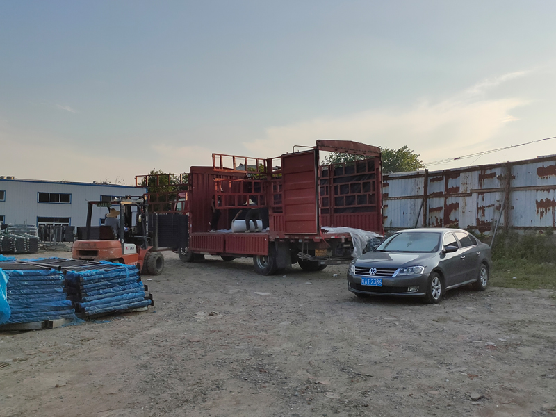 金用護欄2022年6月29日鋅鋼護窗欄桿裝車發貨！