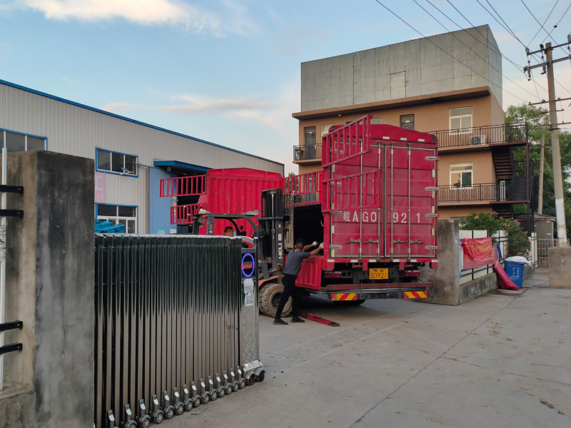 金用護欄2022年7月8日鋅鋼圍墻護欄裝車發(fā)貨！