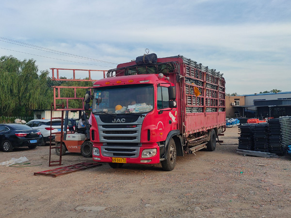 金用護欄2022年7月13日鋅鋼護窗欄桿裝車發貨! 金用護欄2022年7月13日鋅鋼護窗欄桿裝車發貨!